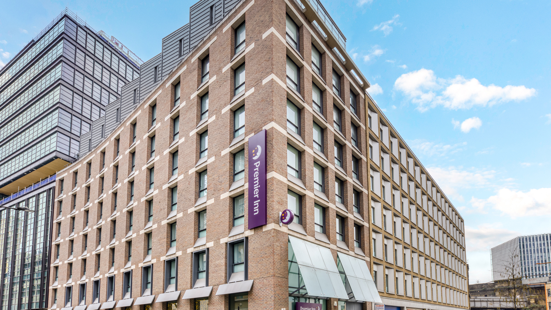 Premier Inn London Southwark (Tate Modern) hotel exterior