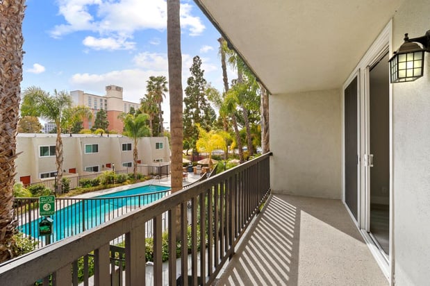 Images Parkway Plaza Apartments