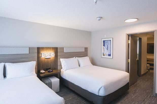 Images Holiday Inn Express & Suites Marquette by IHG