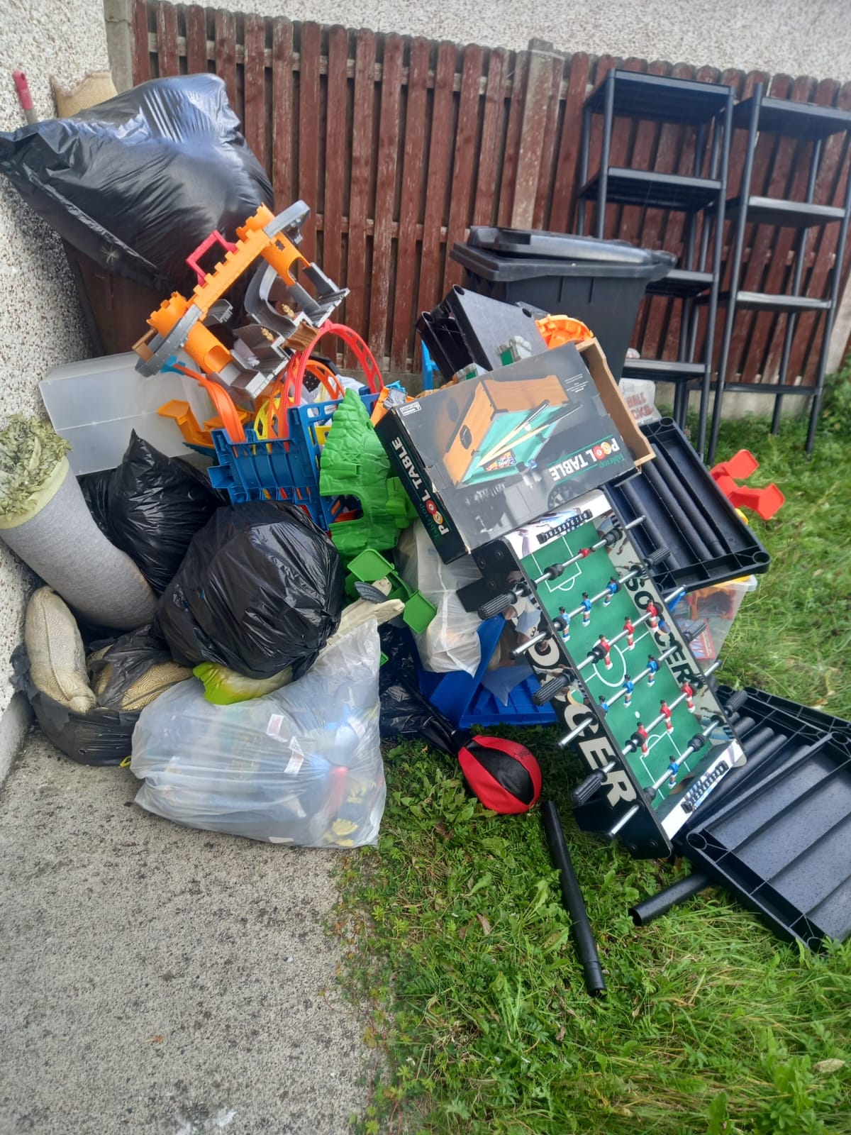 Residential Rubbish Removal, Commercial Waste Removal, Garden Waste Clearance, Construction & Renovation Waste Removal, Attic, Garage & Shed Clearance, Tree Removal & Green Waste Recycling
