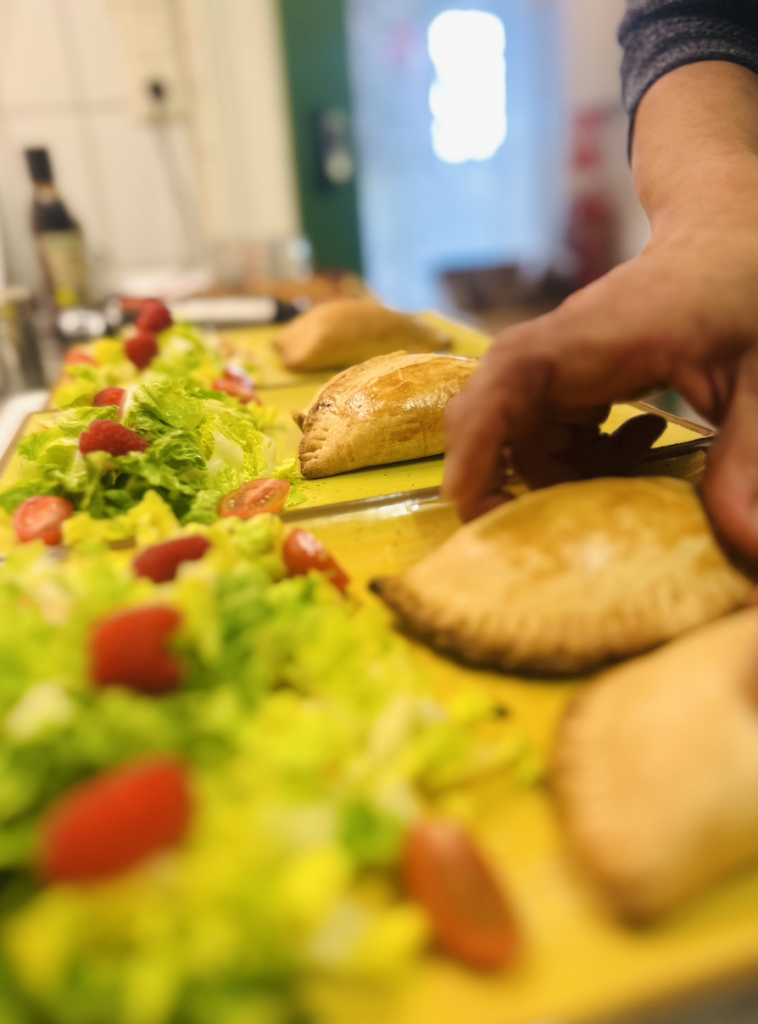 2 STK. HAUSGMACHTE EMPANADAS