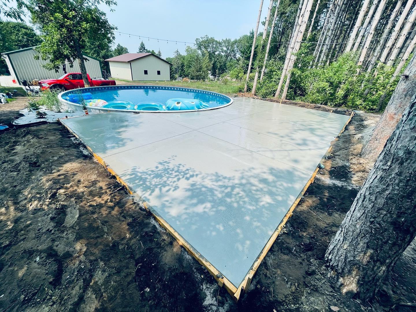 Weinandt Concrete LLC Logo