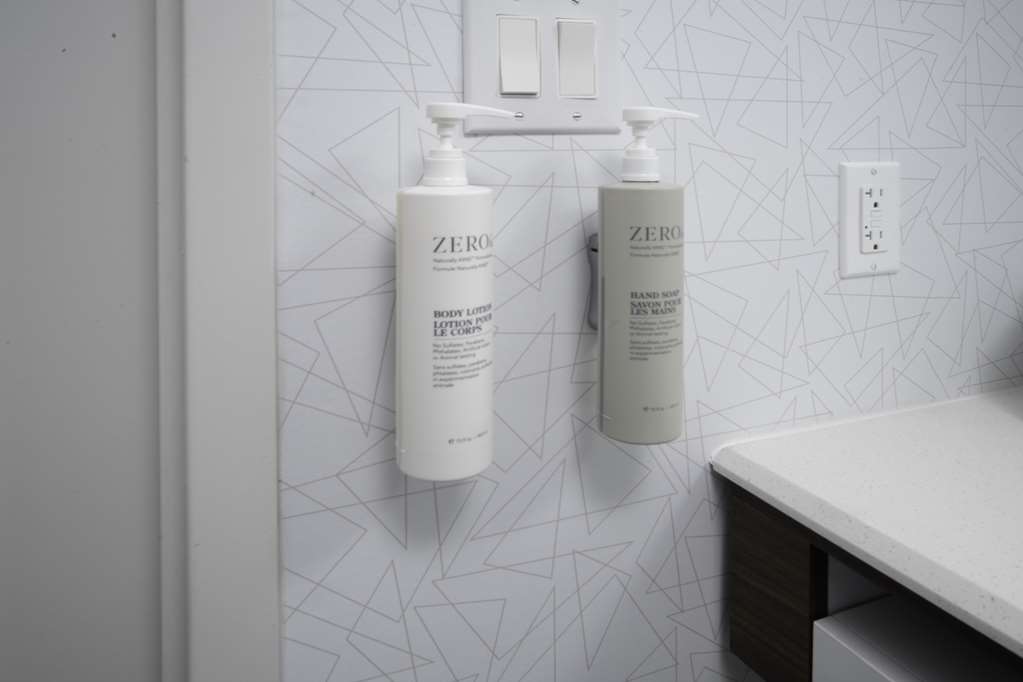 Guest room bath