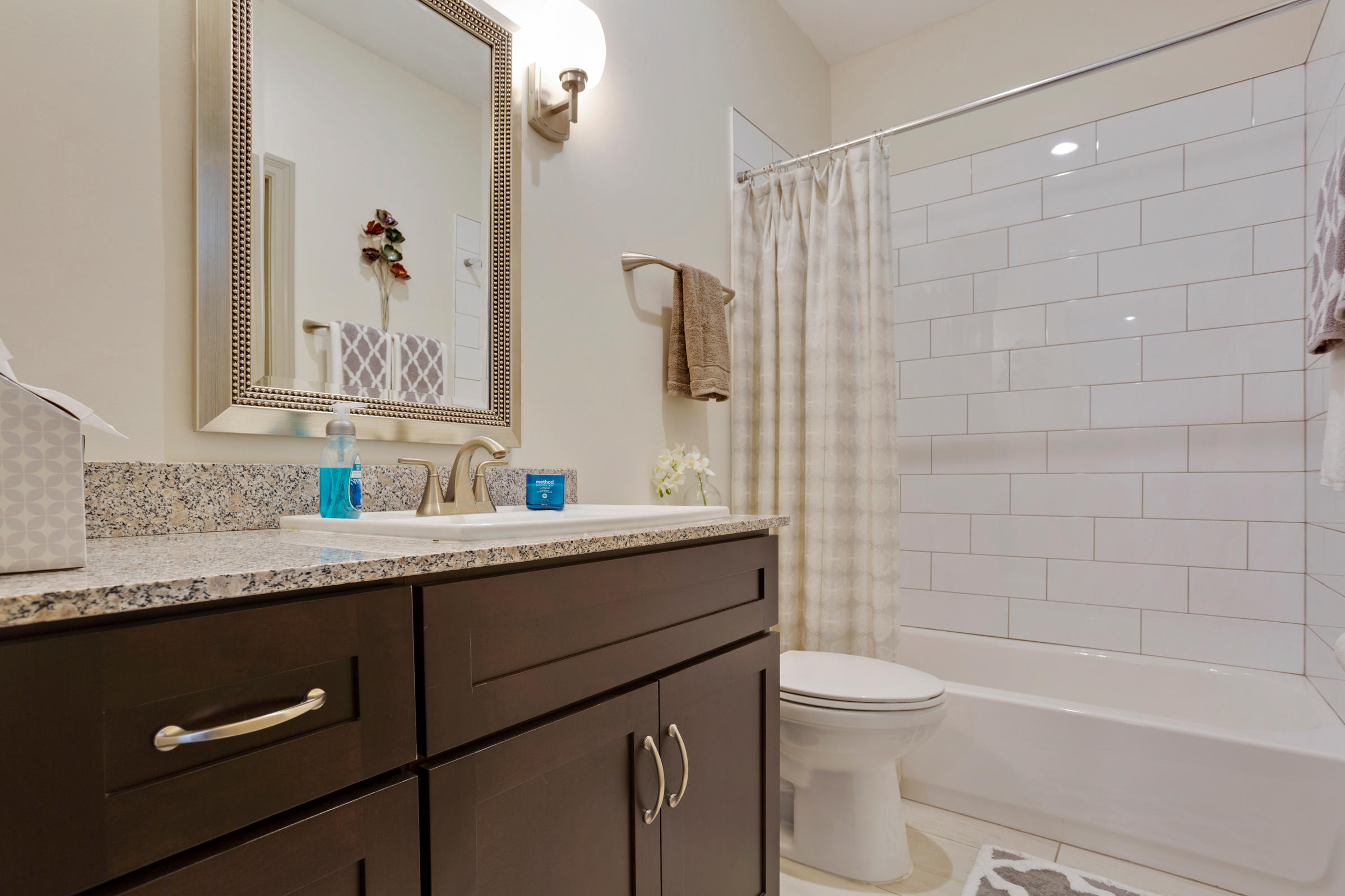 Bathroom With Tiled Shower & Tab