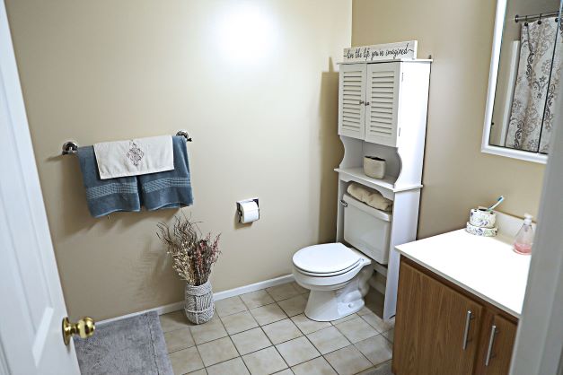 bathroom in apartment at partridge hill