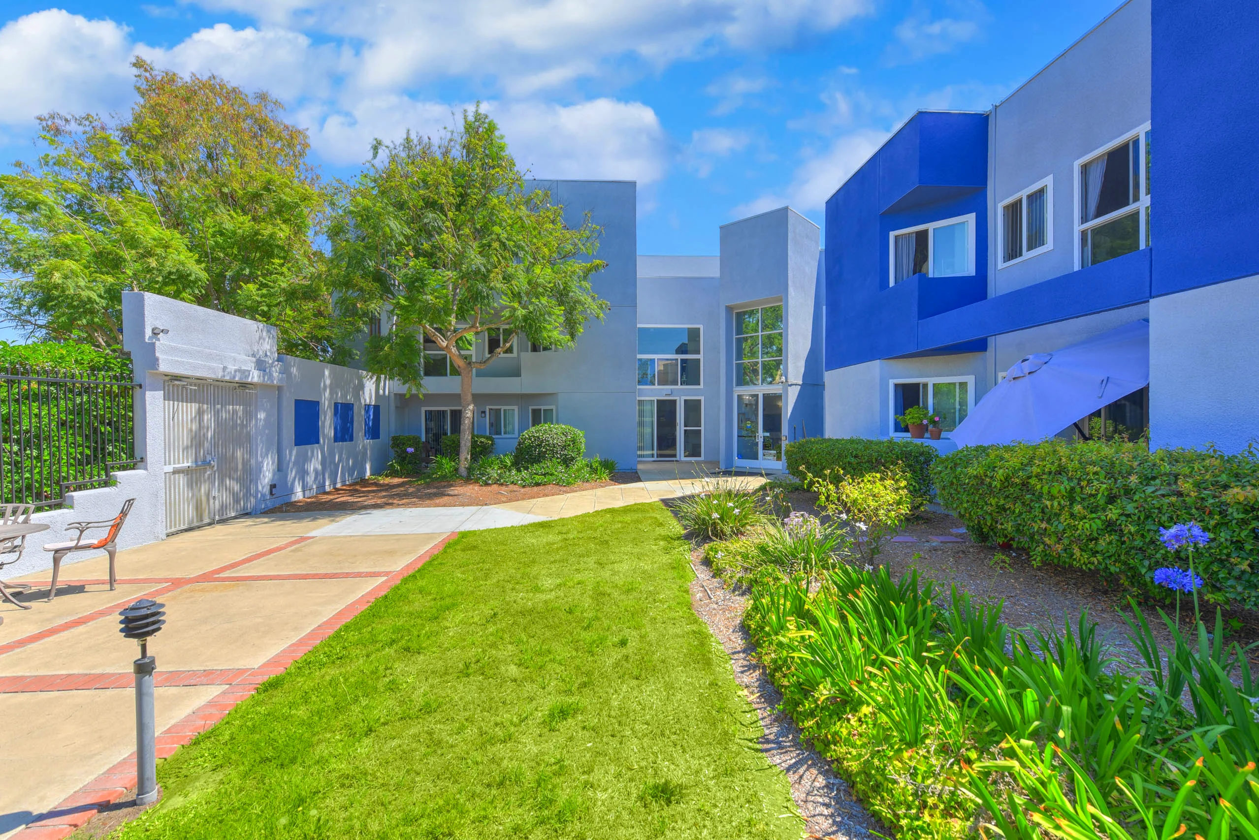 apartment complex 