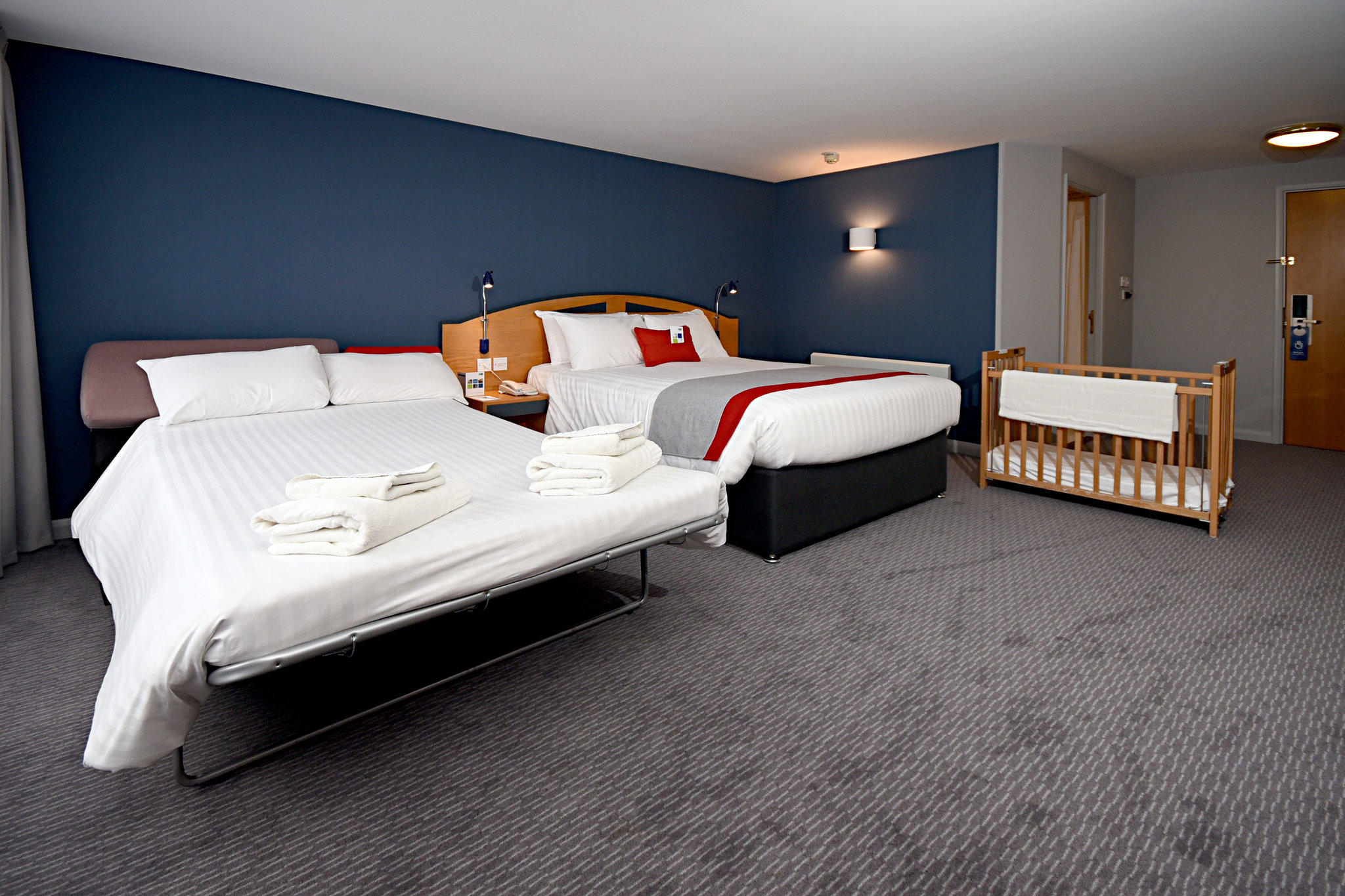 Holiday Inn Express Liverpool - Royal Albert Dock, an IHG Hotel Liverpool 08448 757575