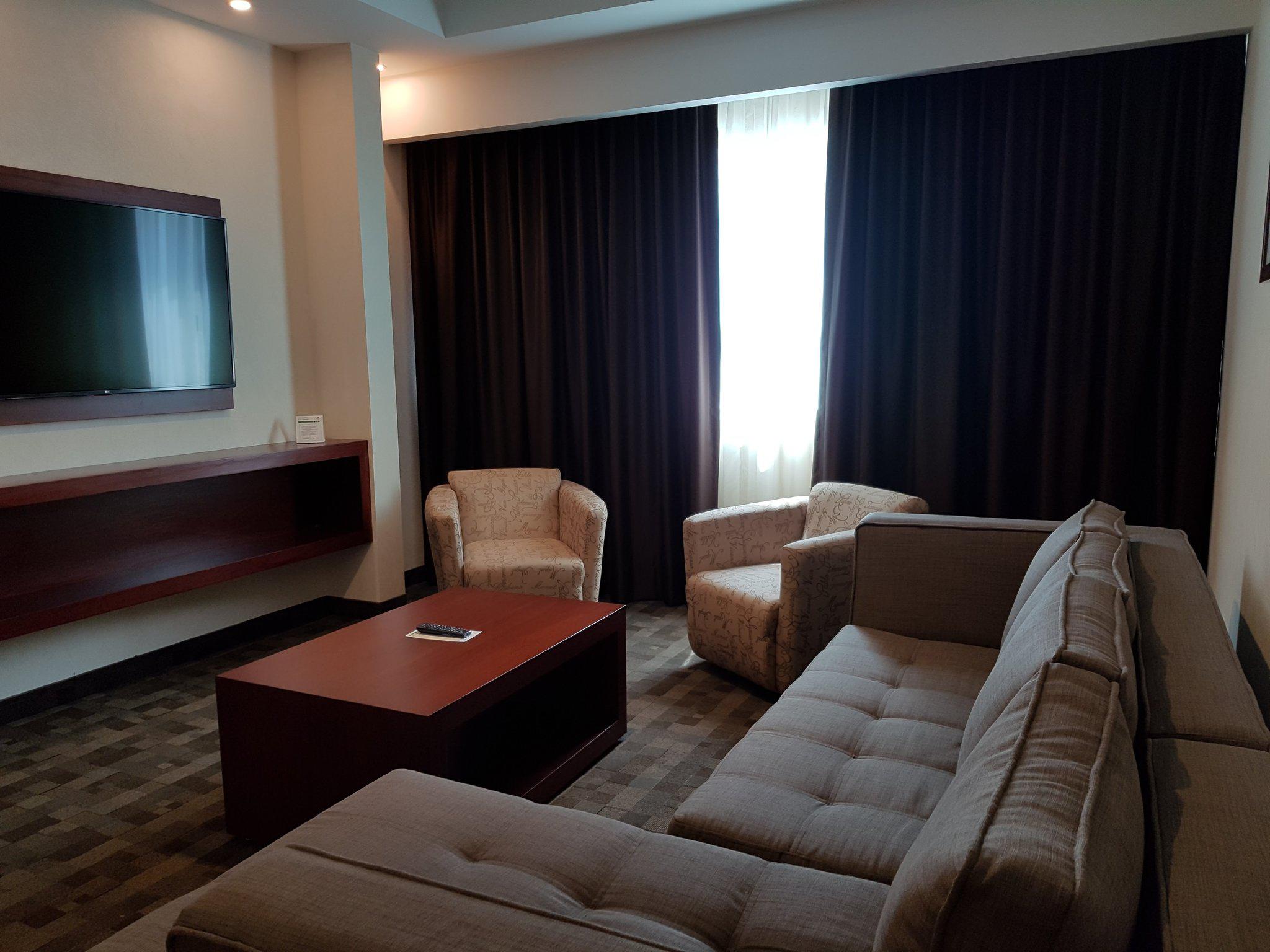 Images Holiday Inn & Suites Leon Plaza Mayor, an IHG Hotel