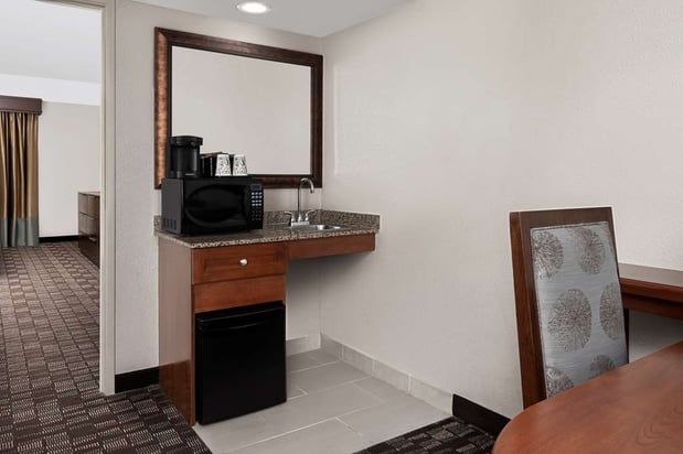 Images Embassy Suites by Hilton Nashville Airport