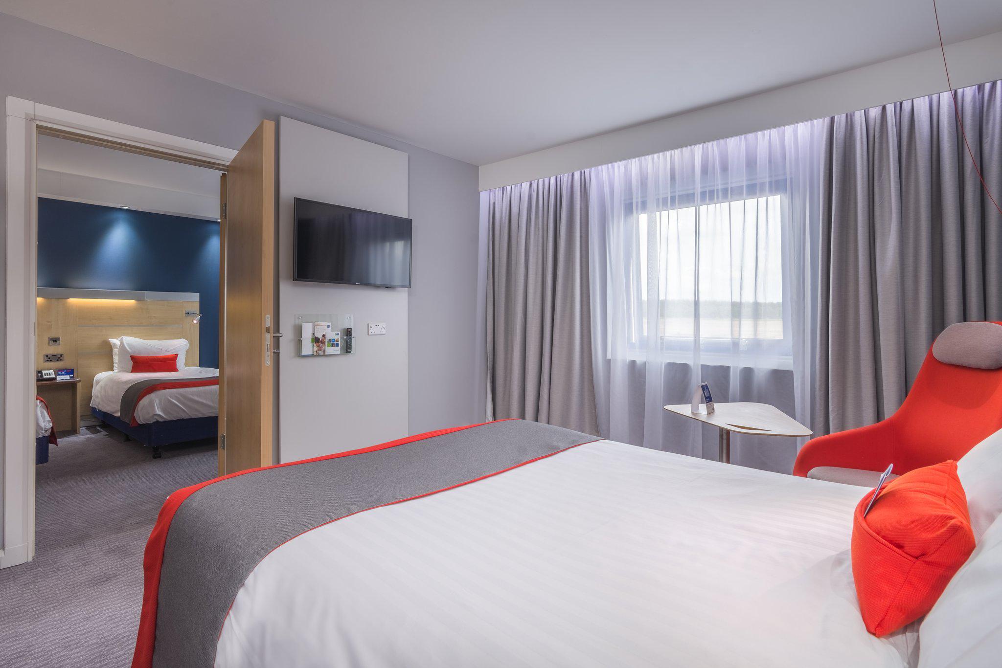 Holiday Inn Express Kettering, an IHG Hotel Kettering 01536 210210