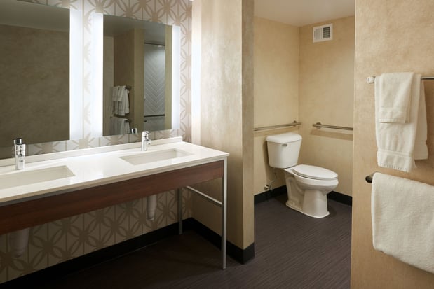 Images Holiday Inn & Suites Philadelphia W - Drexel Hill by IHG