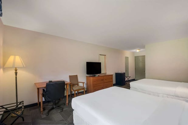 Images SureStay Plus by Best Western Berkeley Springs