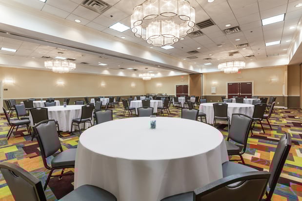 Images Holiday Inn & Suites Oklahoma City North by IHG