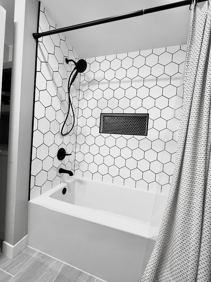 Snow Custom Tile & Bath Image