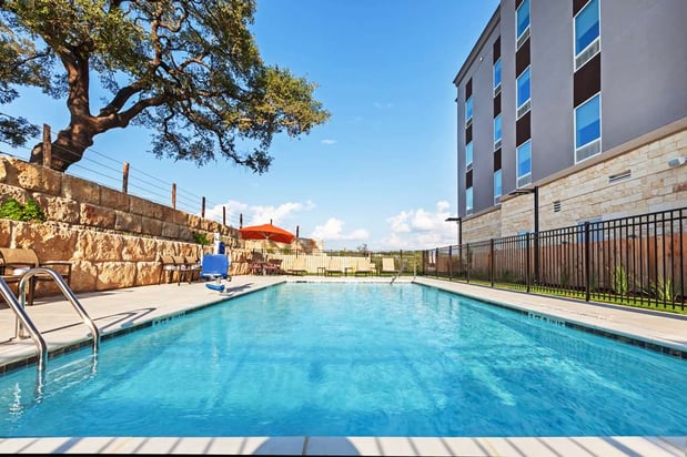 Images Hampton Inn Bulverde Texas Hill Country