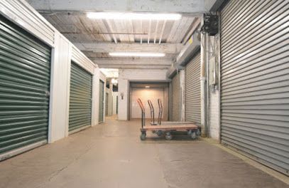 Indoor storage hall with hand carts
