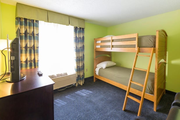 Images Holiday Inn Express & Suites St. Joseph Lakefront by IHG