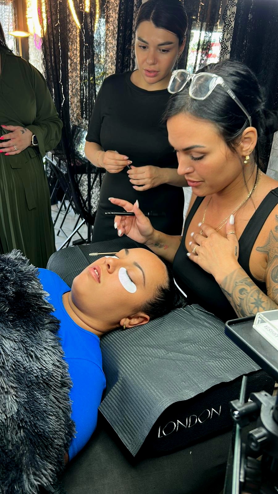 Images Lashista - Formation cils - Pose de cils - Produits de cils Longueuil