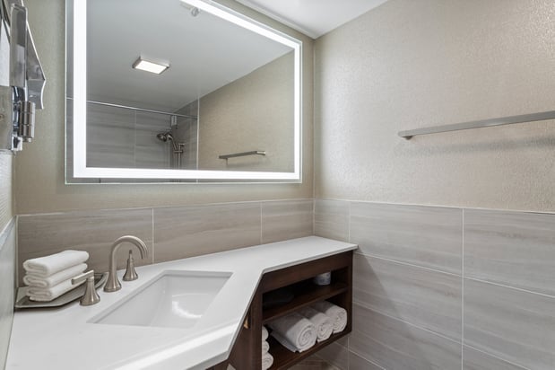 Images Crowne Plaza Executive Center Baton Rouge by IHG