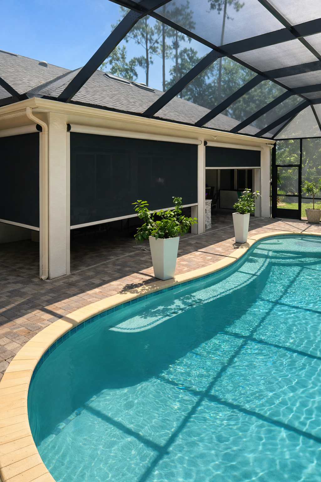 Blinds 
Indoor and Outdoor 
Call us to schedule your FREE estimate at (786) 597-1085. 