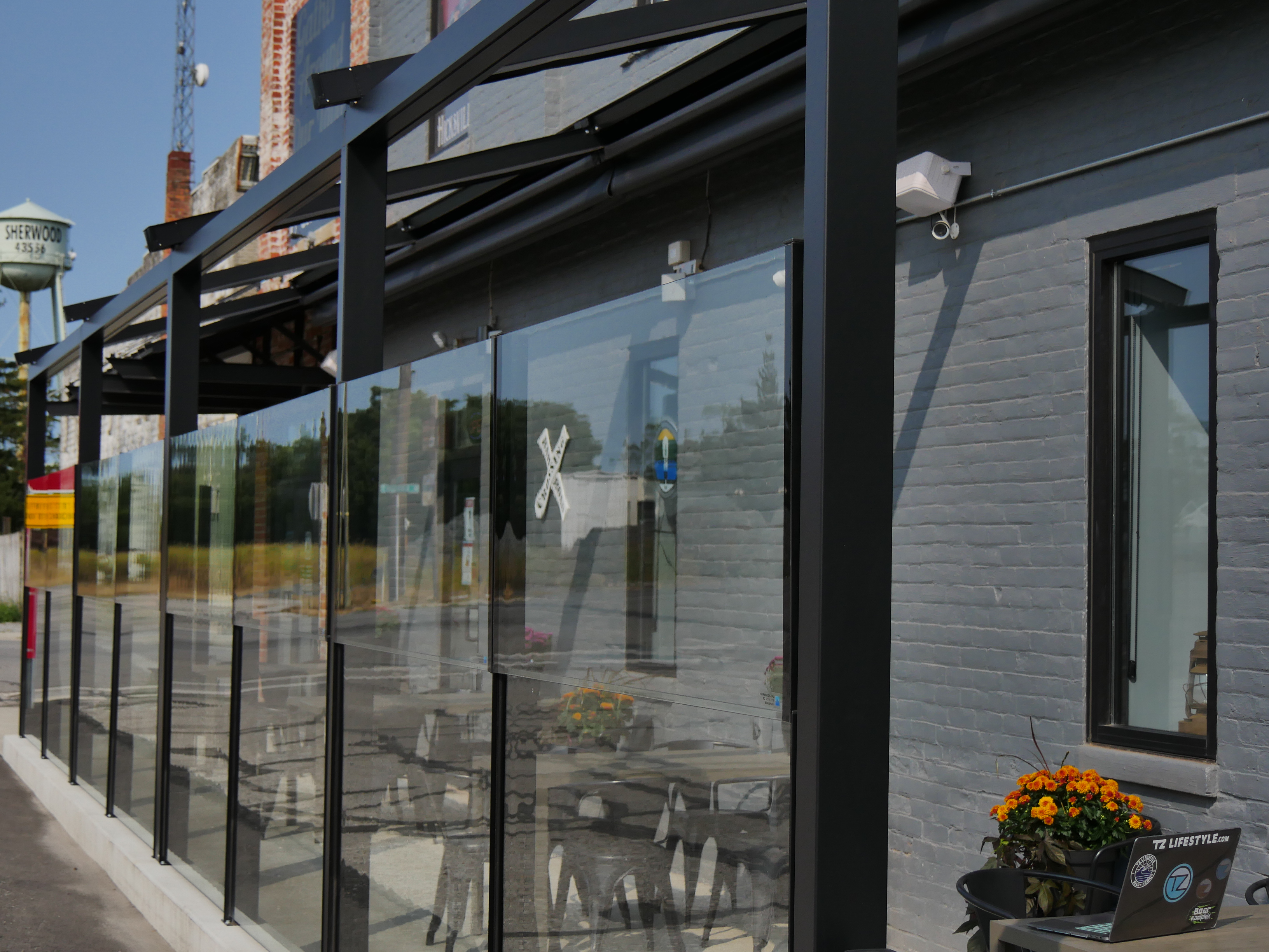 Stoett Industries | PanoraKinetic | Retractable Glass Wind Barriers