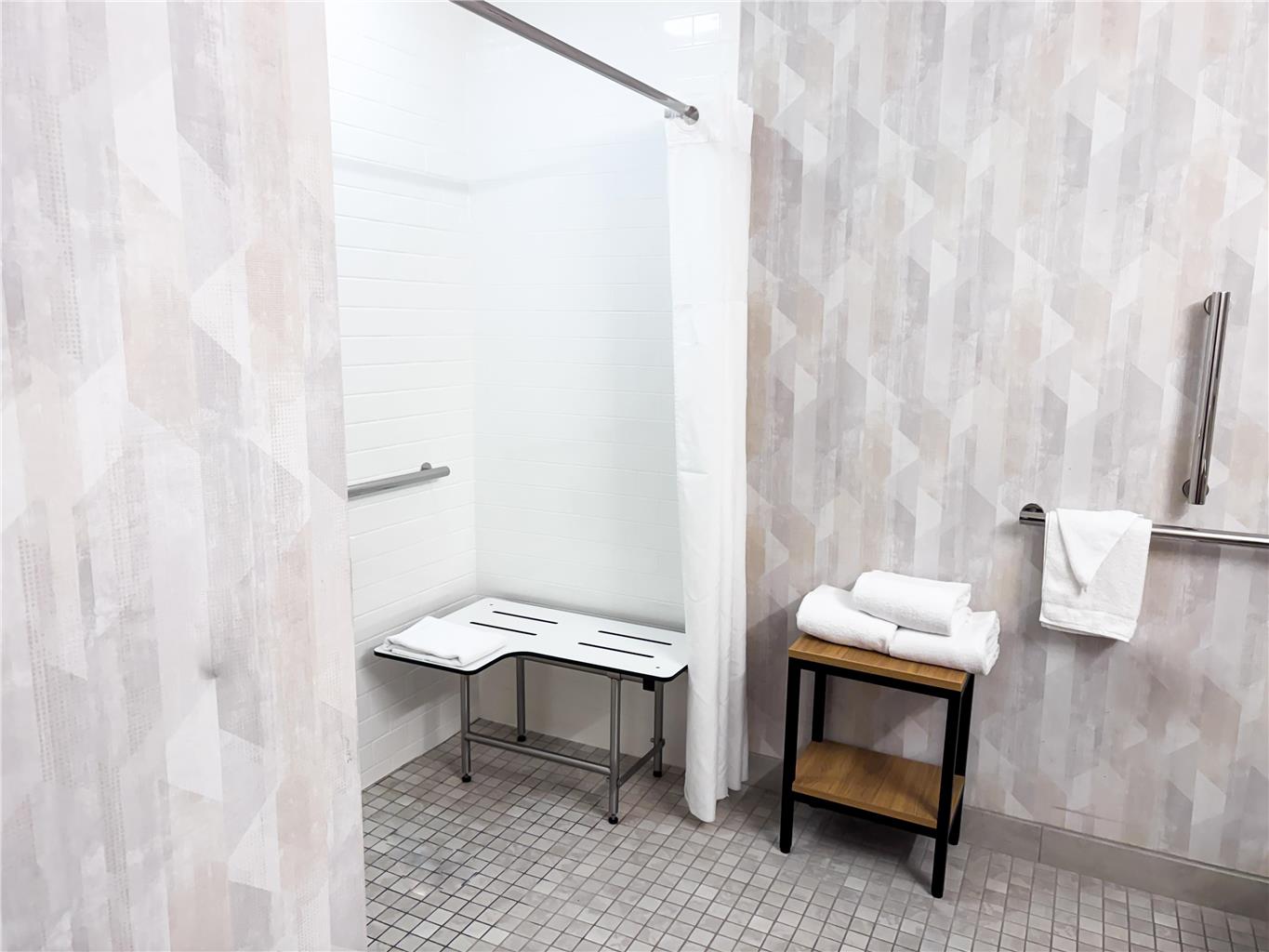Guest room bath
