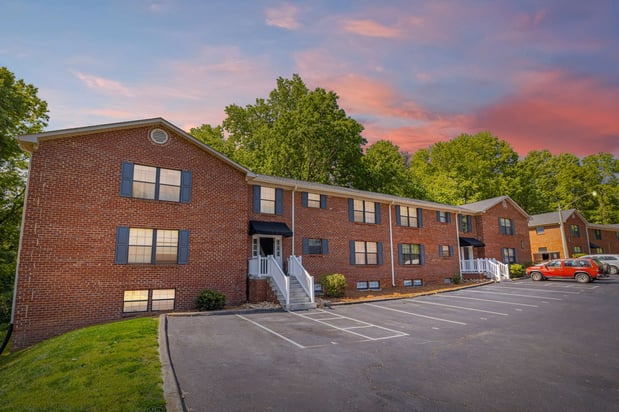 Images Lindsey Manor Apartments