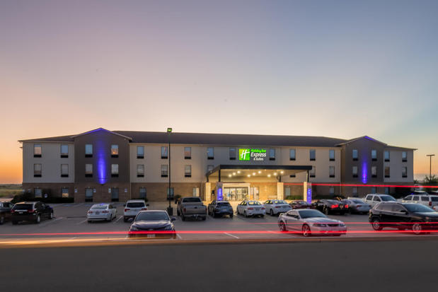 Images Holiday Inn Express & Suites N Waco Area - West, an IHG Hotel