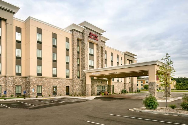Images Hampton Inn & Suites Hudson