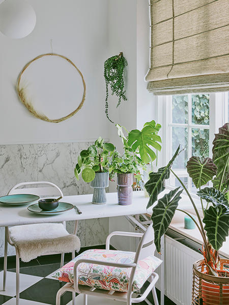Our Roman shades at Budget Blinds of Rockwall, Forney, Terrell, and Greenville feature soft folds of quality, designer fabrics which diffused light to create rooms with an inviting ambiance.