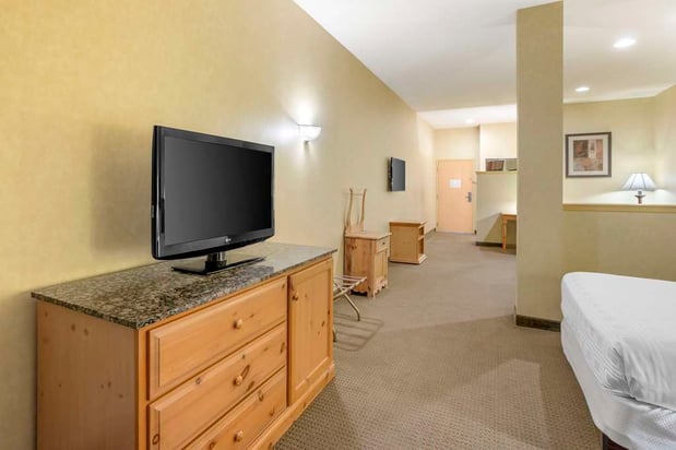 Images Best Western Plus Revere Inn & Suites