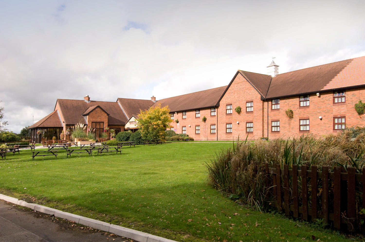 Premier Inn Crewe West hotel exterior Premier Inn Crewe West hotel Crewe 03337 774633