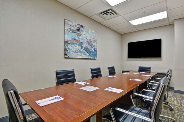 Images Hampton Inn & Suites Newark-Harrison-Riverwalk