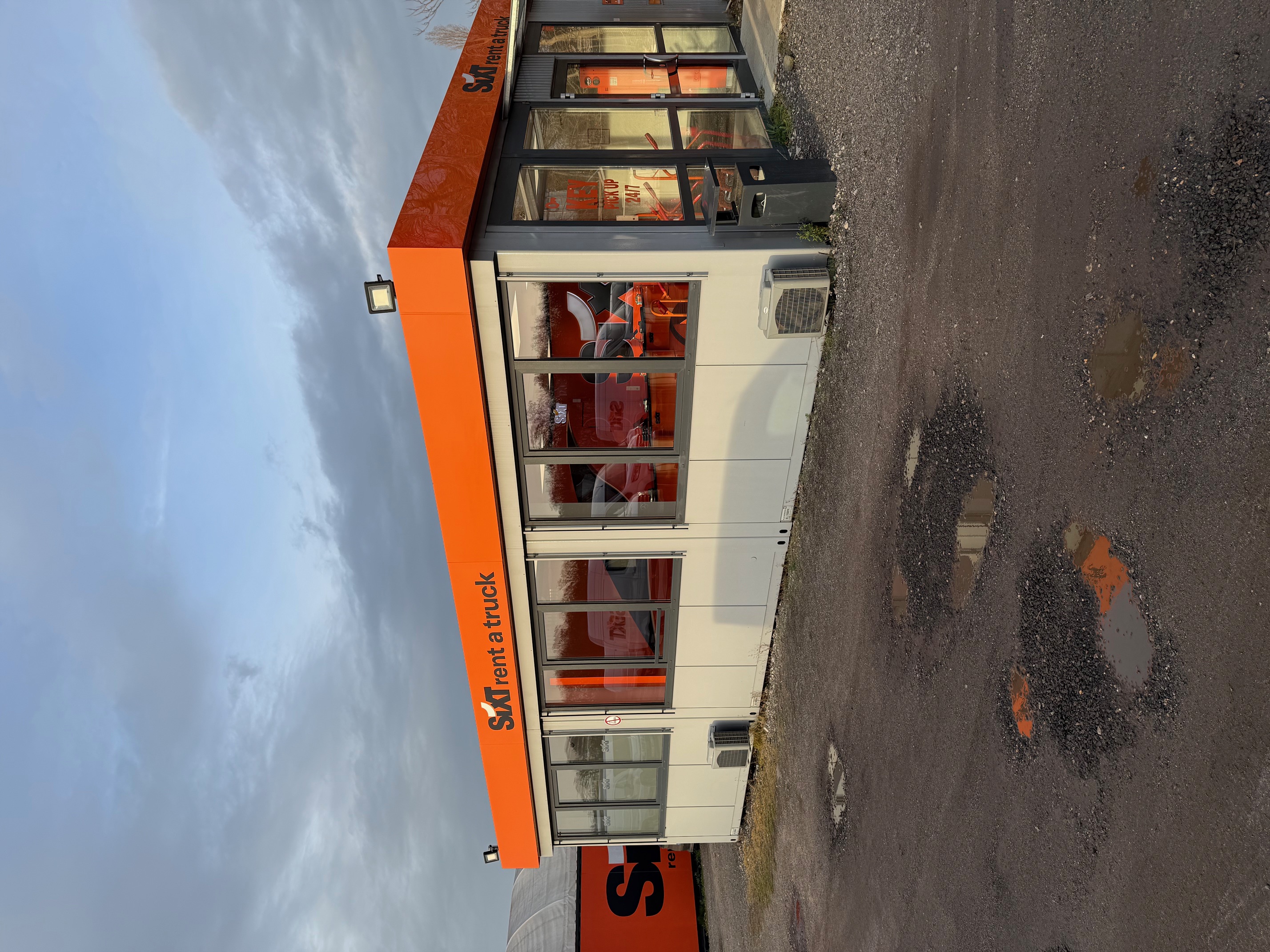 SIXT Berlin Nord Truck Center, Kurt-Schumacher-Damm 176 in Berlin