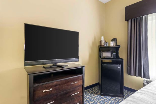 Images Best Western Plus Brunswick Inn & Suites