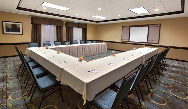 Images Holiday Inn & Suites Spring - the Woodlands Area by IHG