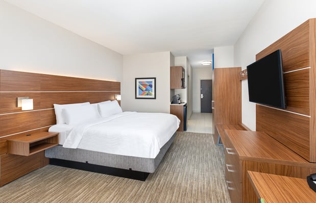 Images Holiday Inn Express & Suites Birmingham - Inverness 280 by IHG