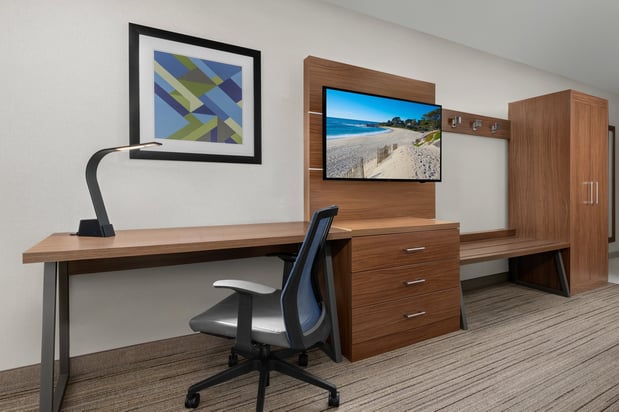 Images Holiday Inn Express & Suites Marina - State Beach Area by IHG