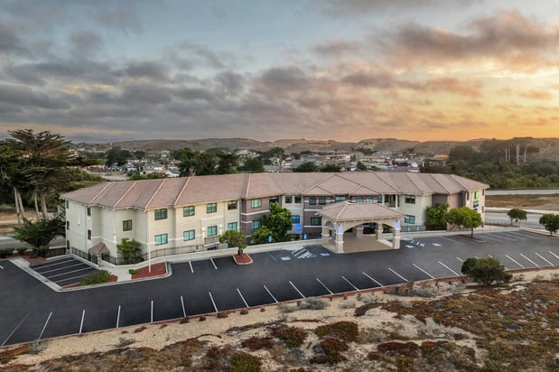 Images Holiday Inn Express & Suites Marina - State Beach Area by IHG