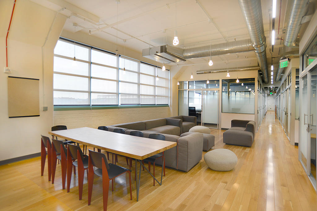 Premier Workspaces - Kearny Point - coworking lounge