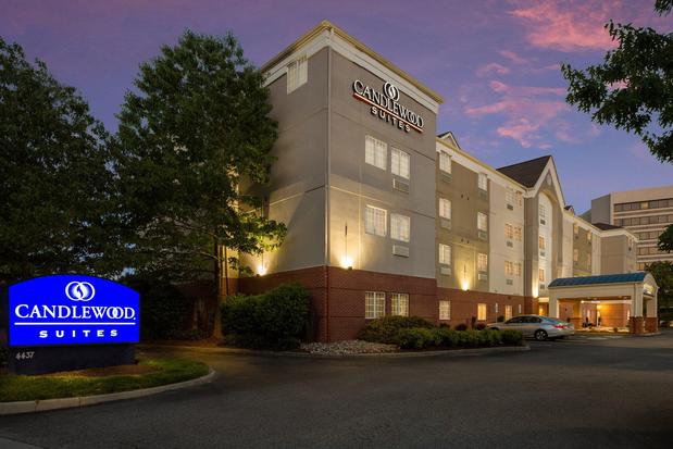 Images Candlewood Suites Virginia Beach Town Center by IHG