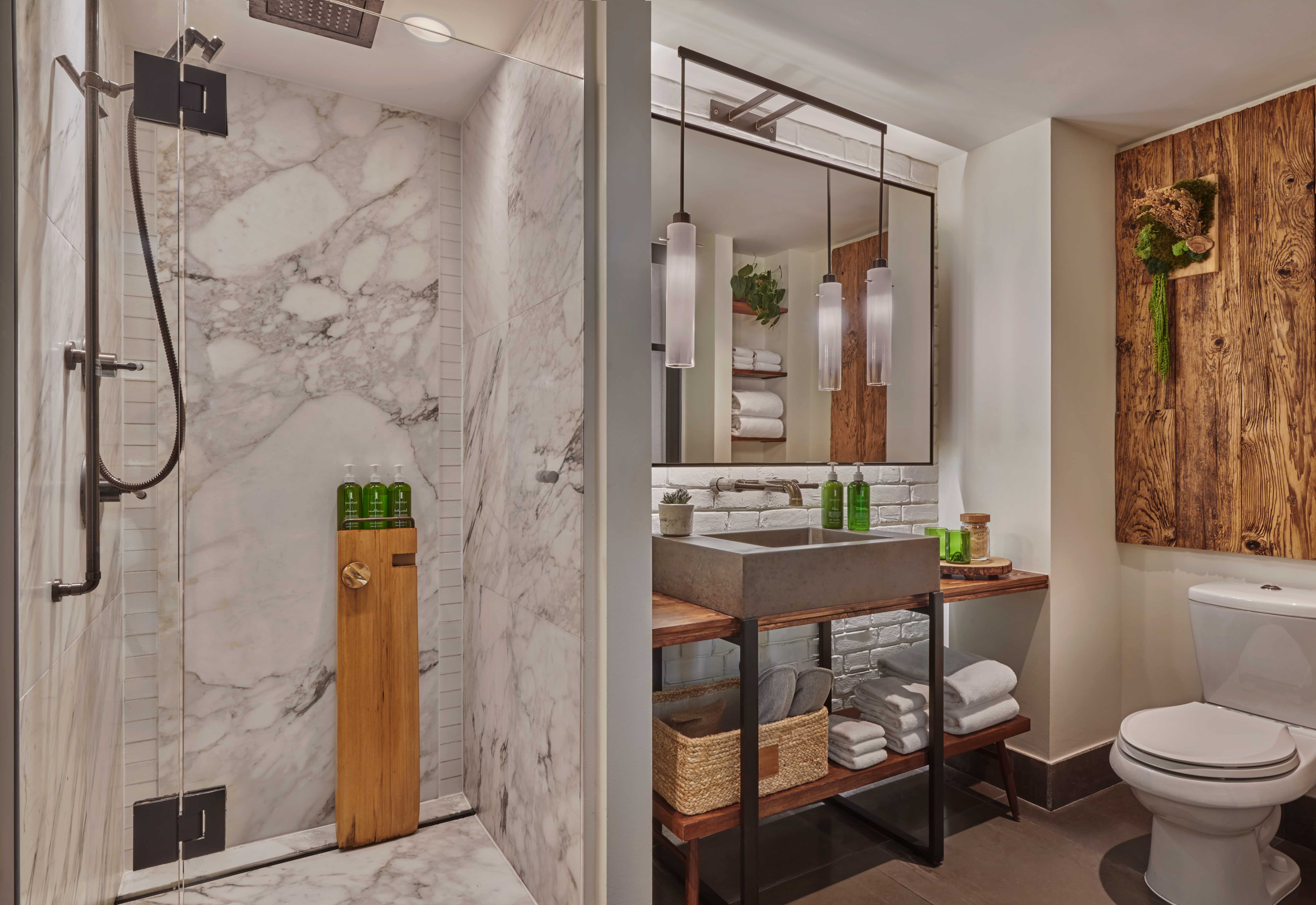 Alcove Suite Bathroom