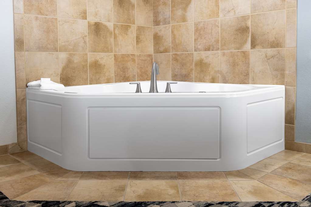 Guest room bath