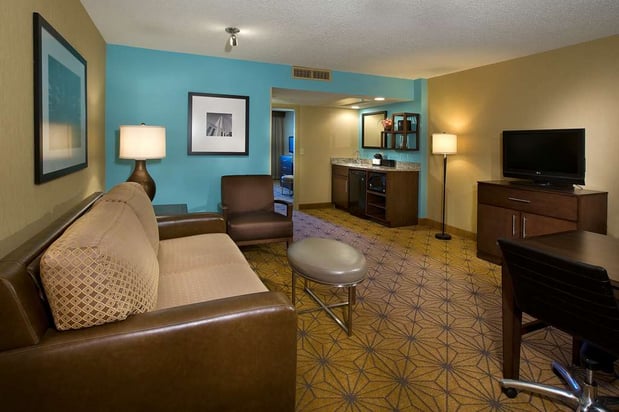 Images Embassy Suites by Hilton Kansas City International Airport