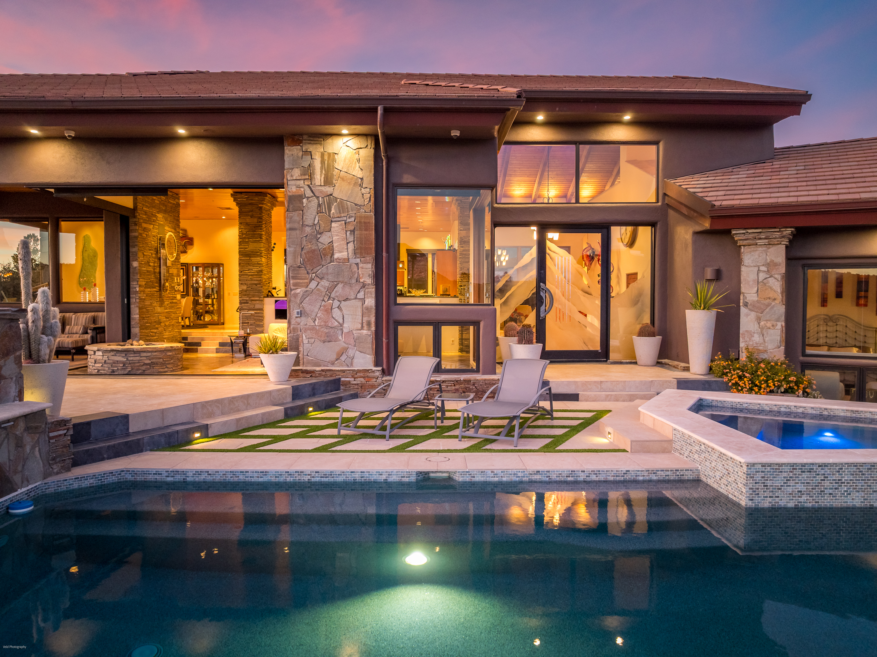200 Scenic Pool