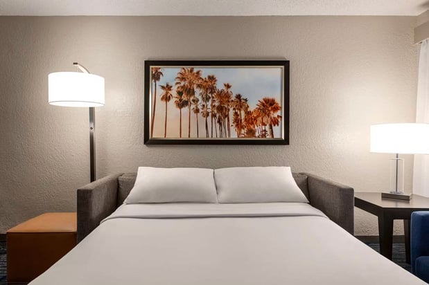 Images Embassy Suites by Hilton Miami International Airport