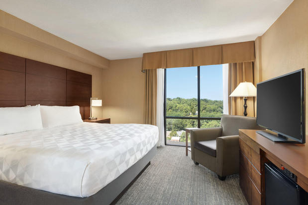 Images Holiday Inn National Airport/Crystal City, an IHG Hotel
