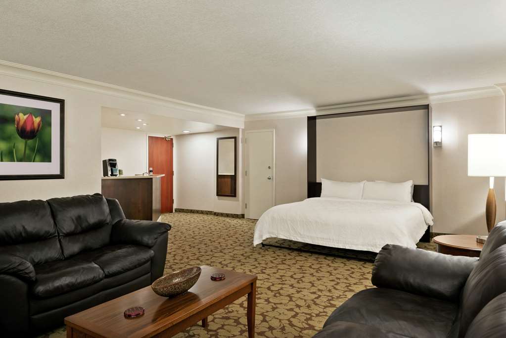 Images Hilton Garden Inn Saskatoon Downtown