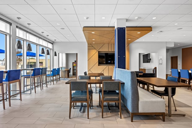 Images Holiday Inn Express & Suites Marinette by IHG