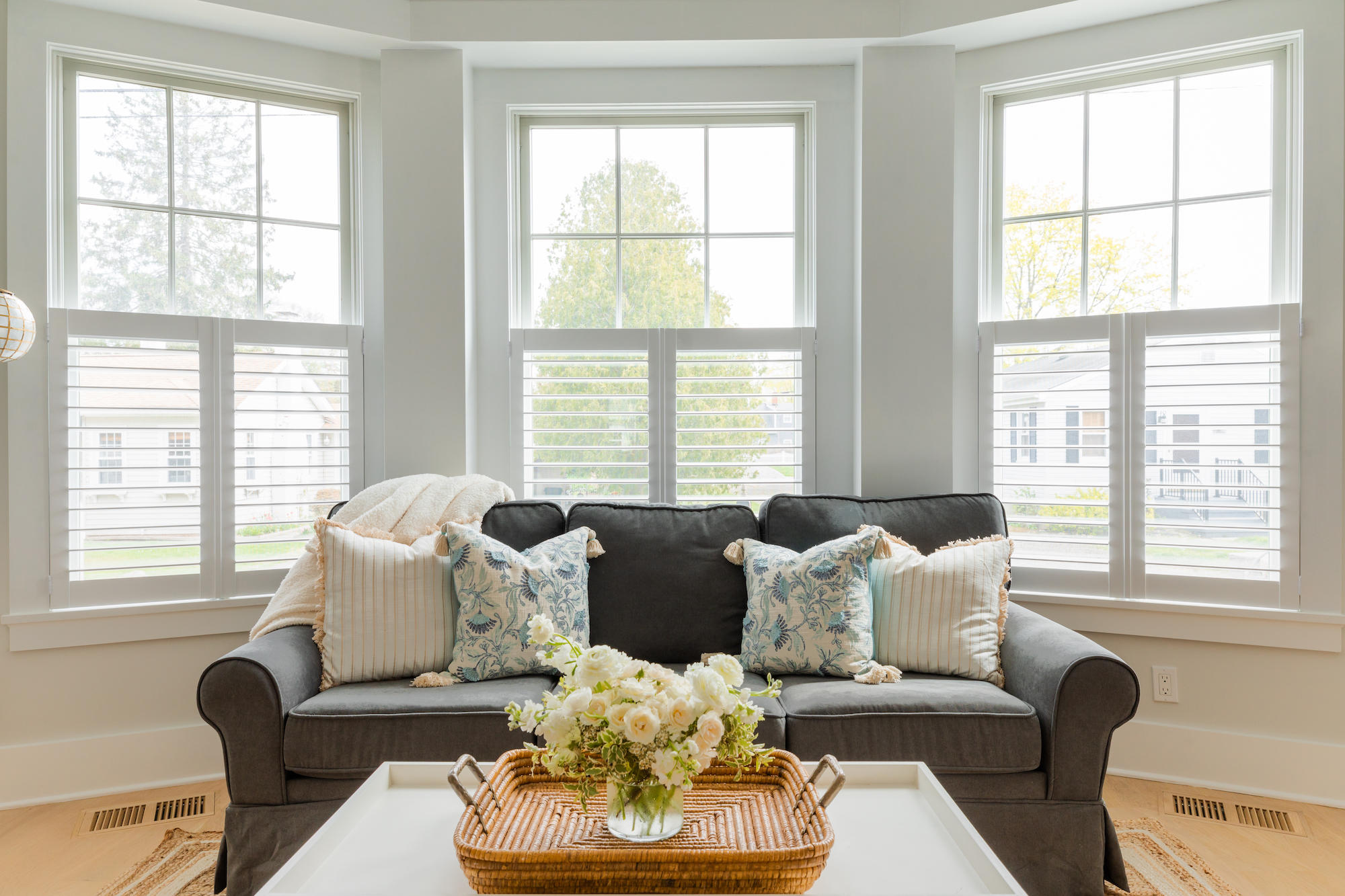 Create a welcoming ambiance with the perfect balance of natural sunlight, and a cozy, intimate setting. Experience the craftsmanship of our cafe shutters, and don’t forget to schedule your FREE at-home consultation to find the perfect shutters for your living room!